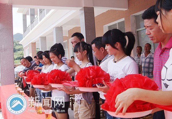 吳新開教授捐資20萬  重建32年前下鄉教書小學