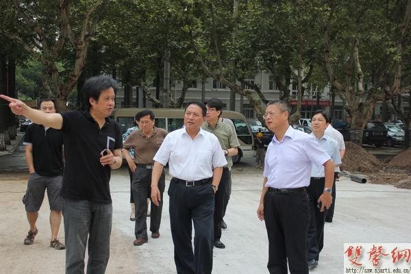 校領導現場調研暑期校園基建