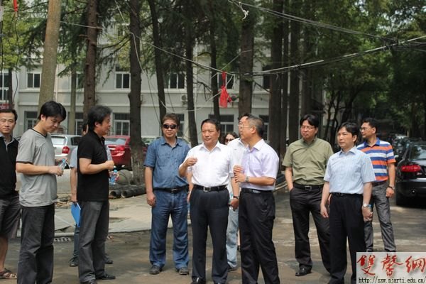 校領導現場調研暑期校園基建