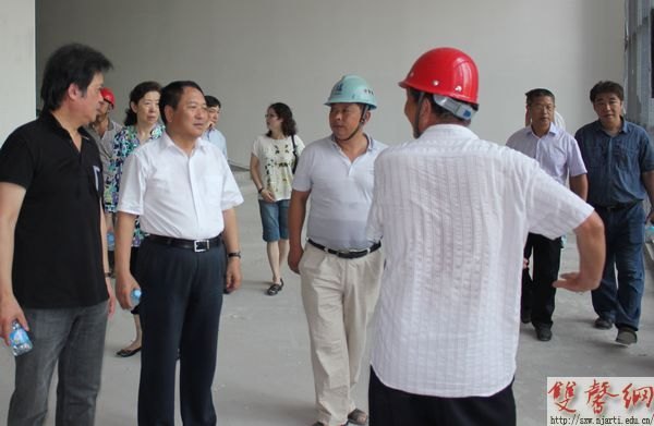 校領導現場調研暑期校園基建