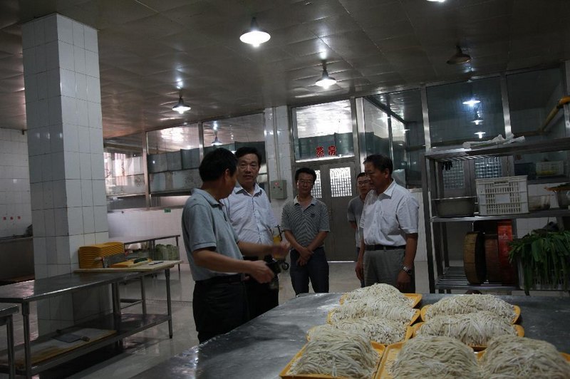 黨委書記陶功定到學生食堂檢查飲食服務保障工作