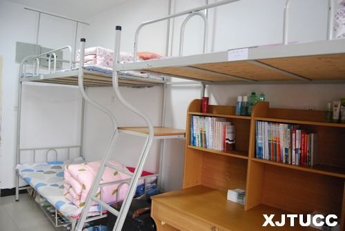 遵守鐵的軍隊紀律,培養優秀人格品質