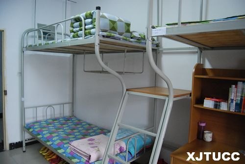 遵守鐵的軍隊紀律,培養優秀人格品質