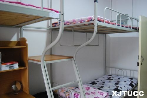 遵守鐵的軍隊紀律,培養優秀人格品質