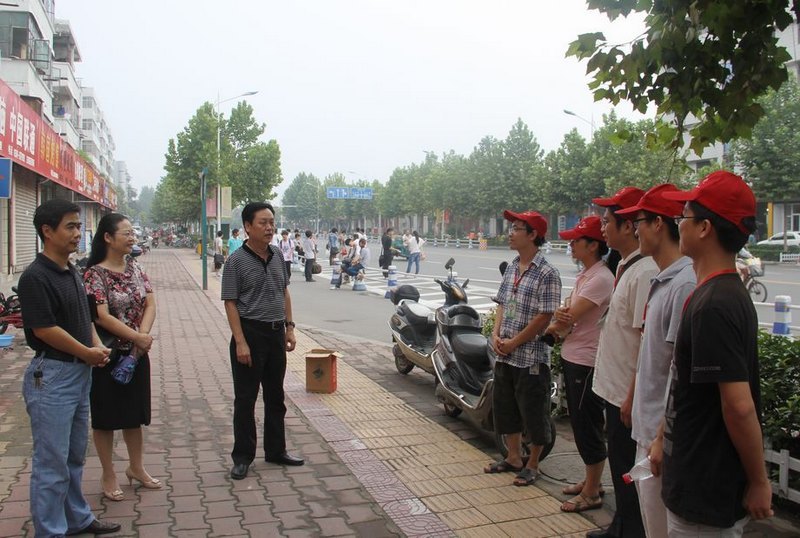 馬超副書記慰問“文明天使志愿服務行動”上崗執勤人員