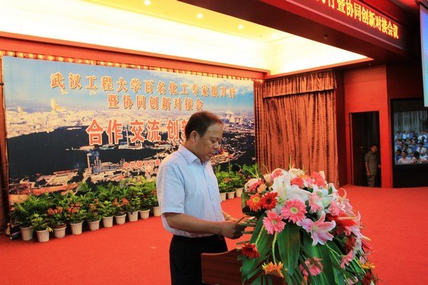 武漢工程大學(xué)百名化工專(zhuān)家掇刀行暨協(xié)同創(chuàng)新研討會(huì)在荊門(mén)召開(kāi)