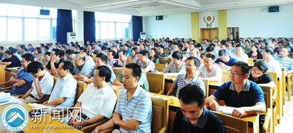 湖南科技大學召開2012年下半年工作會議