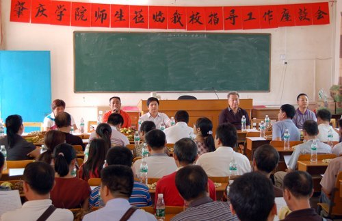 校領(lǐng)導(dǎo)深入創(chuàng)新試驗區(qū)調(diào)研 要求扎實推進(jìn)教師教育改革