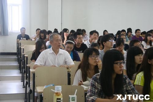 開學(xué)第一天 教育教學(xué)秩序良好