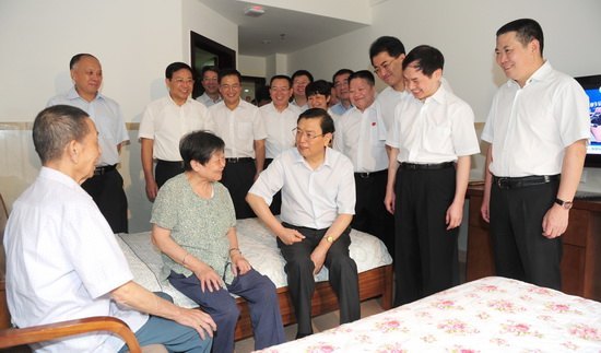 市委書記張德江考察附一院青杠老年護養中心