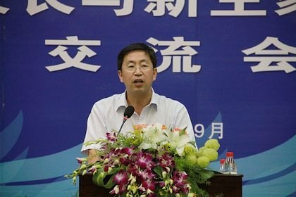 學(xué)校召開校長與新生家長交流會(huì)