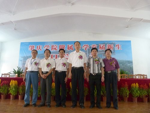 附屬中學(xué)揚(yáng)帆啟航 舉行首屆新生開學(xué)典禮