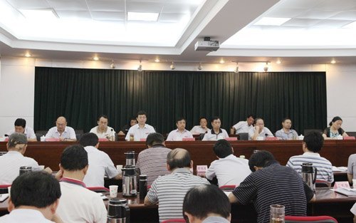 學校召開中層干部大會部署新學期工作