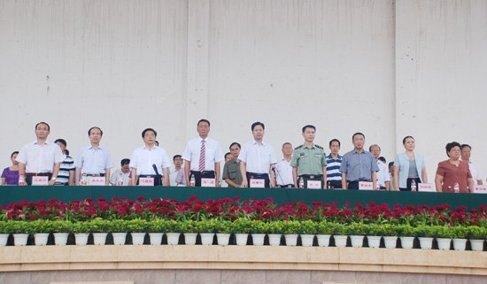 廣西師范學院2011級軍訓閱兵暨表彰總結大會隆重召開