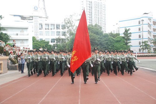 廣西師范學院2011級軍訓閱兵暨表彰總結大會隆重召開