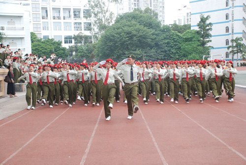 廣西師范學院2011級軍訓閱兵暨表彰總結大會隆重召開