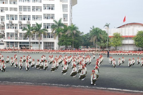 廣西師范學院2011級軍訓閱兵暨表彰總結大會隆重召開