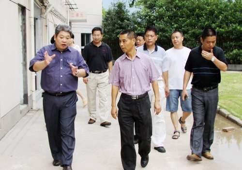 校領導包國強、張輝走訪學生寢室