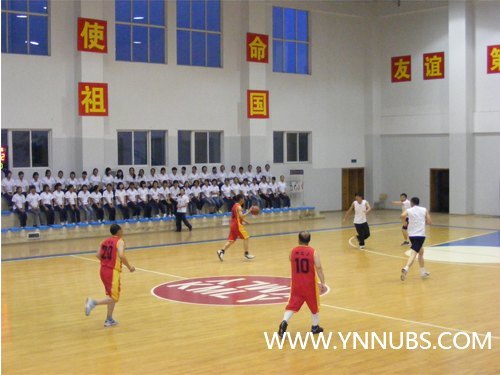 賽場促交流,再續(xù)軍民情--記云南師范大學商學院與昆明民族干部學院籃球友誼賽