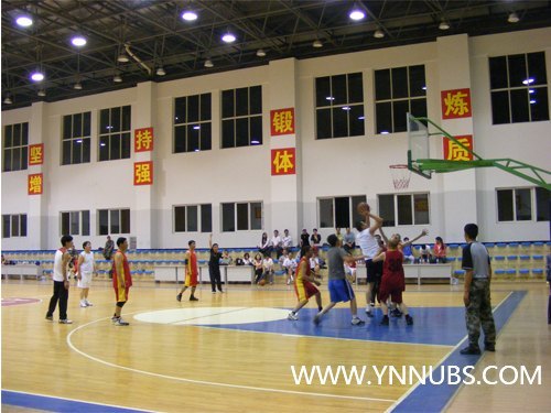 賽場促交流,再續(xù)軍民情--記云南師范大學商學院與昆明民族干部學院籃球友誼賽