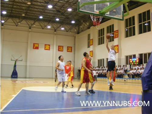 賽場促交流,再續(xù)軍民情--記云南師范大學商學院與昆明民族干部學院籃球友誼賽