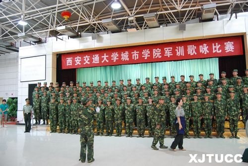 軍歌嘹亮立壯志,青春激昂灑豪情——西安交大城市學院2012級新生軍訓歌詠比賽圓滿結束