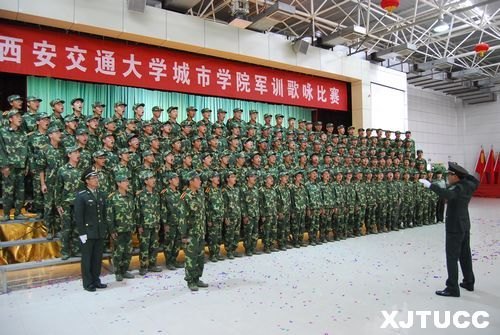 軍歌嘹亮立壯志,青春激昂灑豪情——西安交大城市學院2012級新生軍訓歌詠比賽圓滿結束
