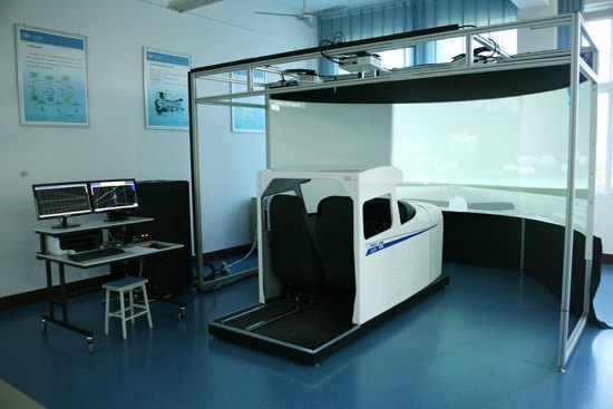 濱州學院首臺塞斯納Cessna-172飛行模擬機運行成功