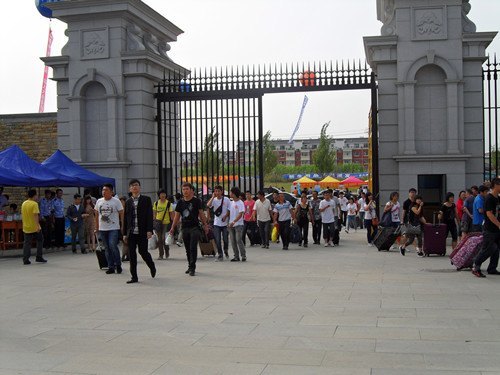 2012年招生暨新生報到工作圓滿結(jié)束