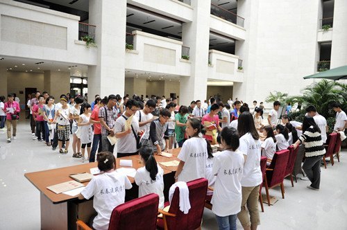 2012年招生暨新生報到工作圓滿結(jié)束