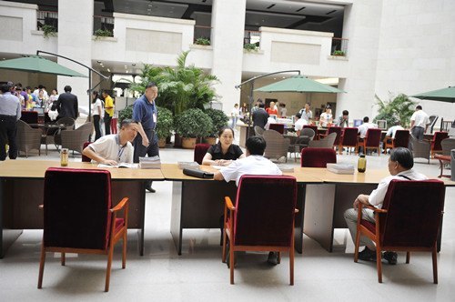 2012年招生暨新生報到工作圓滿結(jié)束