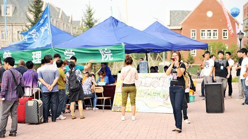 2012年招生暨新生報到工作圓滿結(jié)束