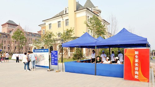 2012年招生暨新生報到工作圓滿結(jié)束