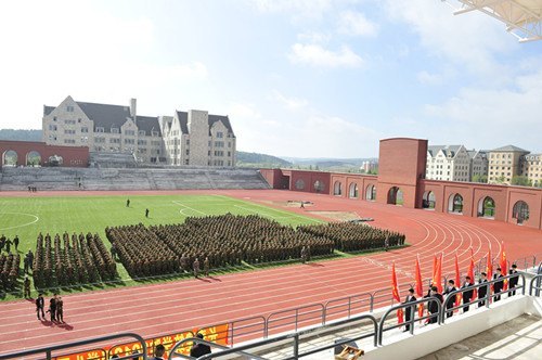 長春建筑學(xué)院2012級新生軍訓(xùn)開營儀式