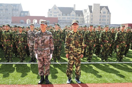長春建筑學(xué)院2012級新生軍訓(xùn)開營儀式