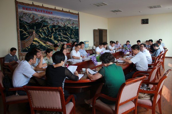 學(xué)校召開2012級新生軍訓(xùn)工作布置會