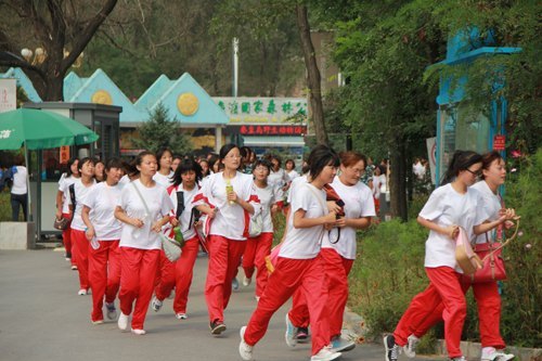 燕山大學里仁學院開展2012級新生軍訓拉練活動