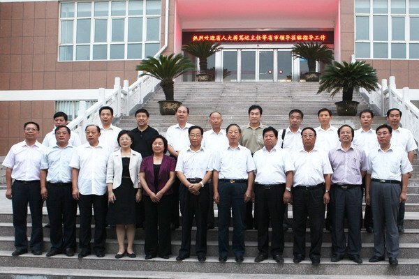 省人大常委會(huì)副主任蔣篤運(yùn)一行蒞臨鄭州職業(yè)技術(shù)學(xué)院檢查指導(dǎo)工作