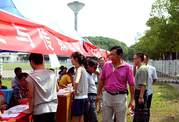 首批統招本科生今日報到