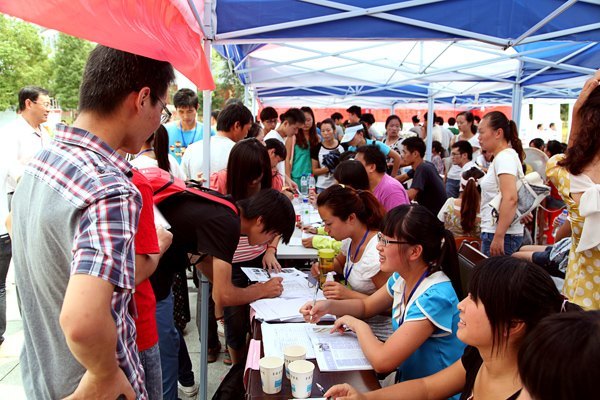 首批統招本科生今日報到
