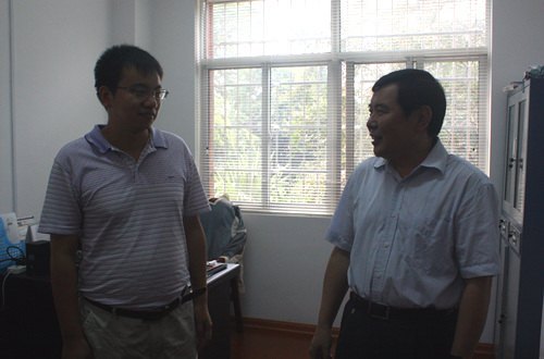 高文兵等校領導慰問青年教師