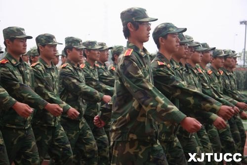 西安交通大學城市學院2012年學生軍事訓練總結(jié)表彰大會隆重召開