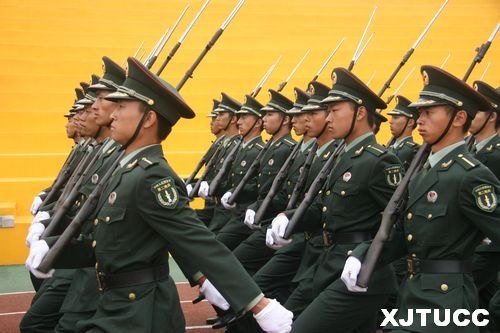 西安交通大學城市學院2012年學生軍事訓練總結(jié)表彰大會隆重召開