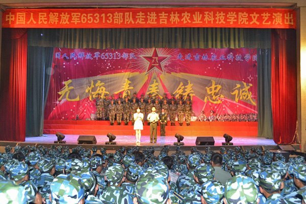 溫情厚意情暖軍訓(xùn)時(shí)溫情厚意情暖軍訓(xùn)時(shí)