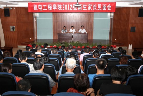 金秋送爽 喜迎八方學(xué)子——新同學(xué) 你們終于來(lái)啦