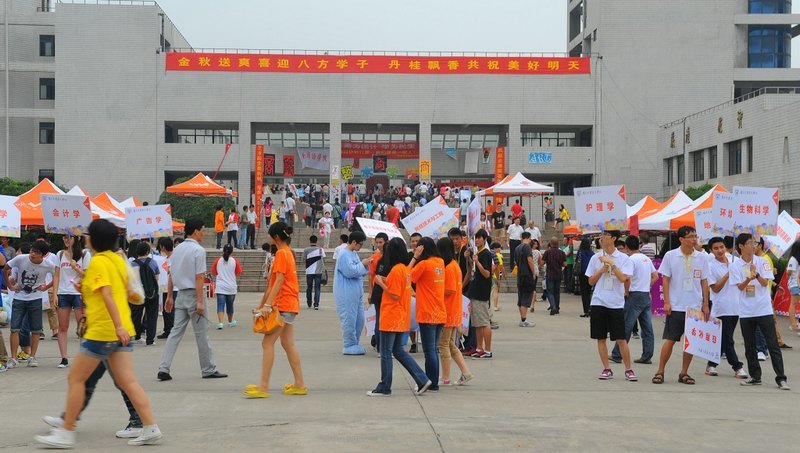 南京大學(xué)金陵學(xué)院迎接2012級本科新生