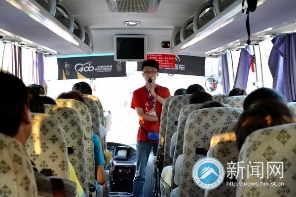 湘潭汽車站迎新點:“從現在起我們是一家人”