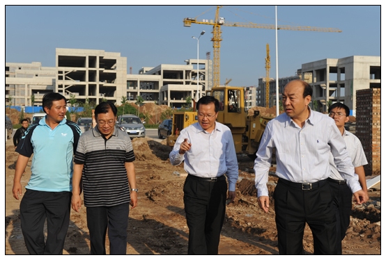 教育廳副廳長(zhǎng)王李金來晉中學(xué)院新校區(qū)視察工作