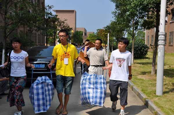 景德鎮陶瓷學院喜迎2012級新生