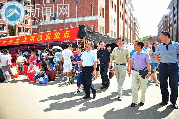 校黨委書記田銀華一行視察迎新動態